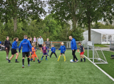 Laatste training S.K.N.W.K. JO7-1 (partijtje tegen de ouders) van maandag 27 mei 2024 (24/180)